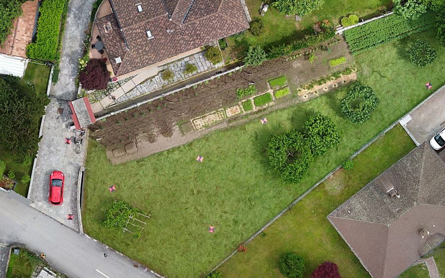 Case, giardini e strade visti dal drone in un ortomosaico